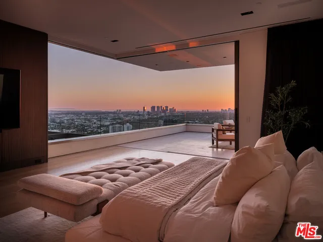 $25,950,000 | 1305 Collingwood Place, Los Angeles, CA 90069