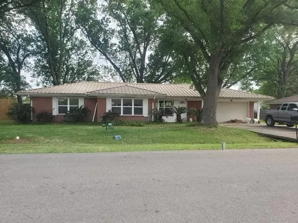$1,875 | 215 Anna Street, Tomball, TX 77375