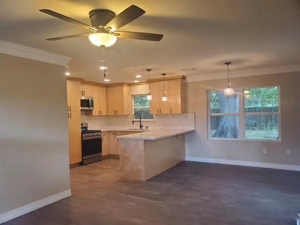 $1,875 | 215 Anna Street, Tomball, TX 77375