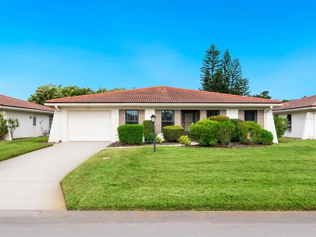 a view of a yard in front of house