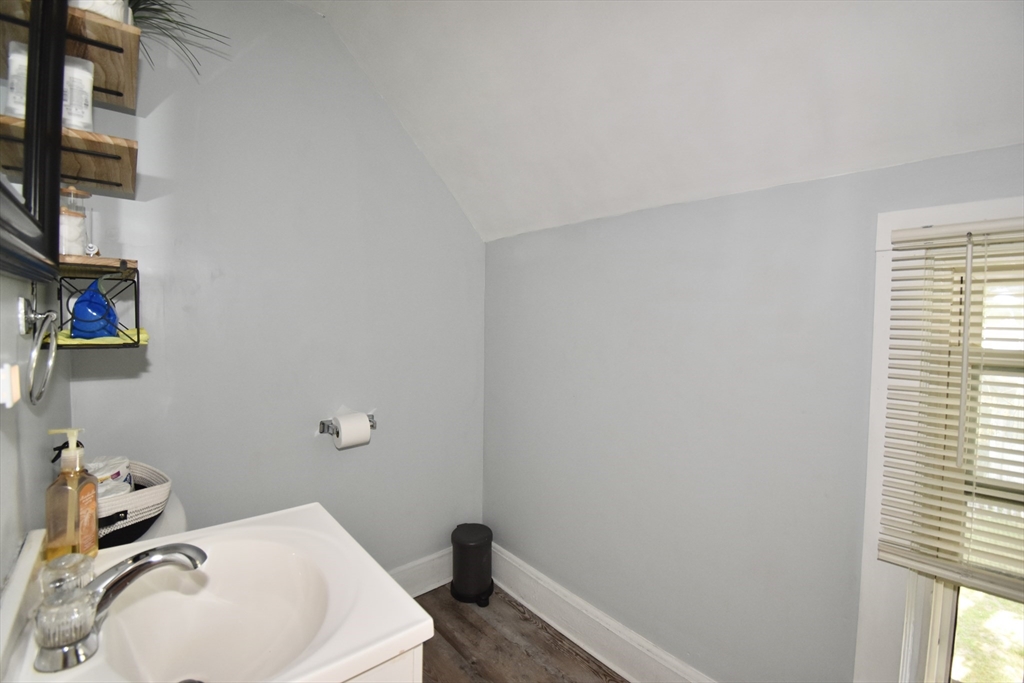 106 Suffolk Street Springfield, MA 01109 - Photo 16 of 18