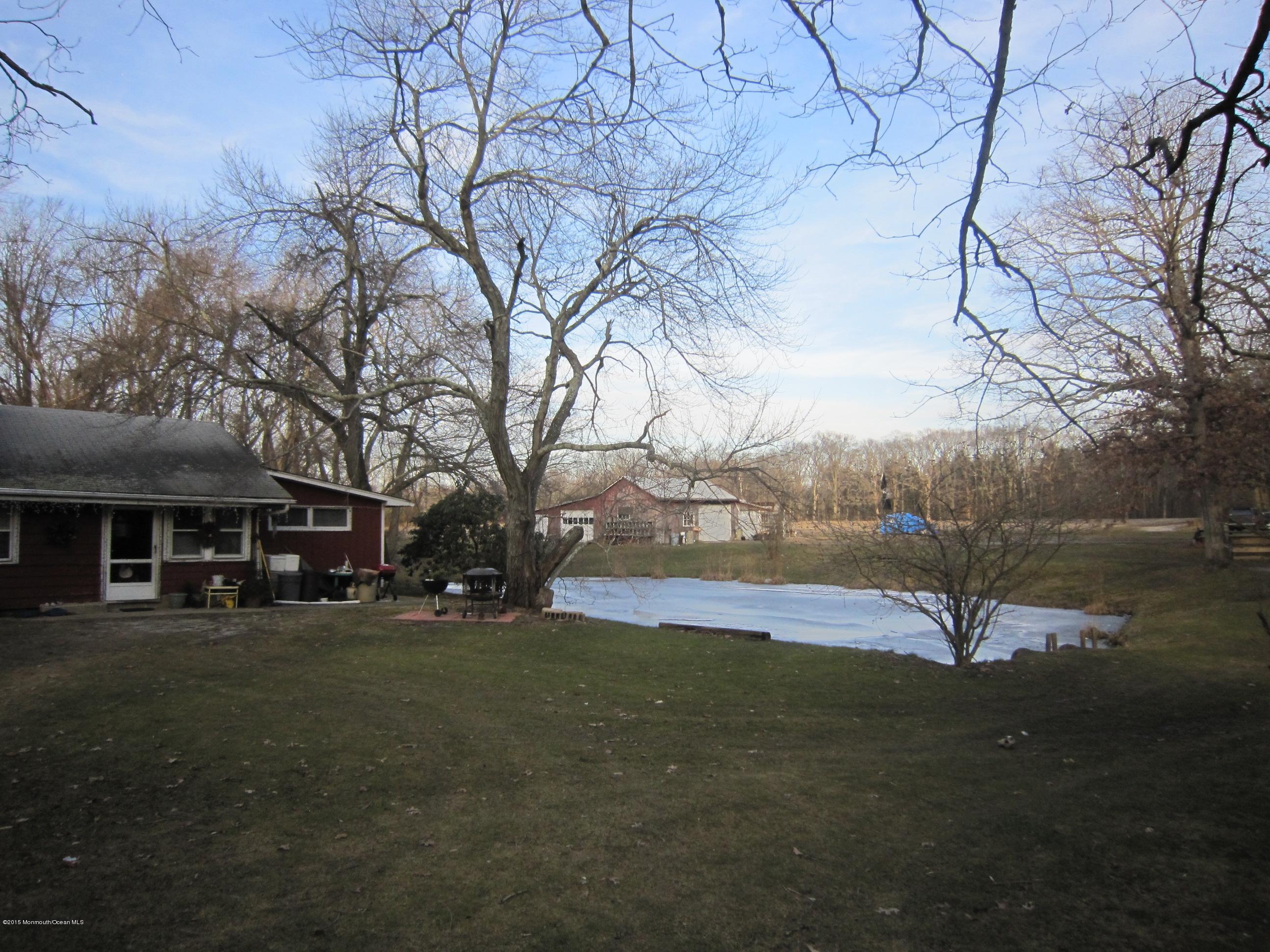 345 Colts Neck Road Farmingdale, NJ 07727 - Photo 3 of 6 a backyard of a house with yard and trees