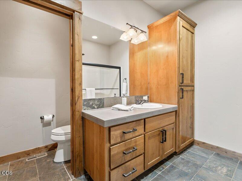 360 Vista Rim Drive Redmond, OR 97756 - Photo 72 of 147