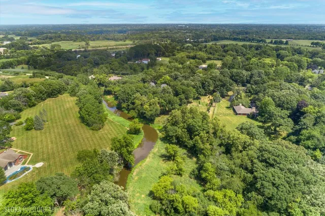 $2,495,000 | 166 North Buckley Road, Barrington Hills, IL 60010