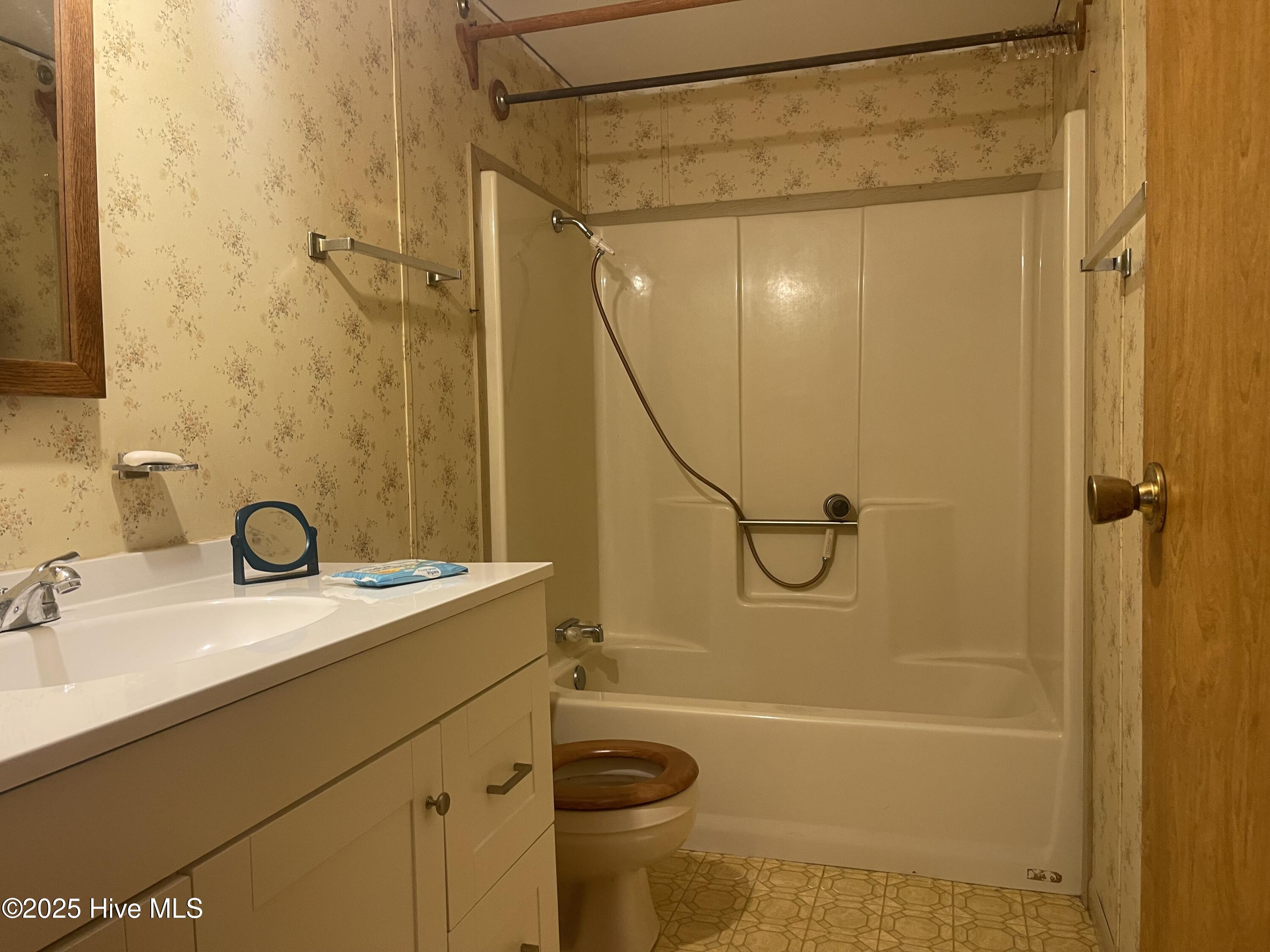 2537 Whichards Beach Road Chocowinity, NC 27817 - Photo 4 of 10 IMG_9884