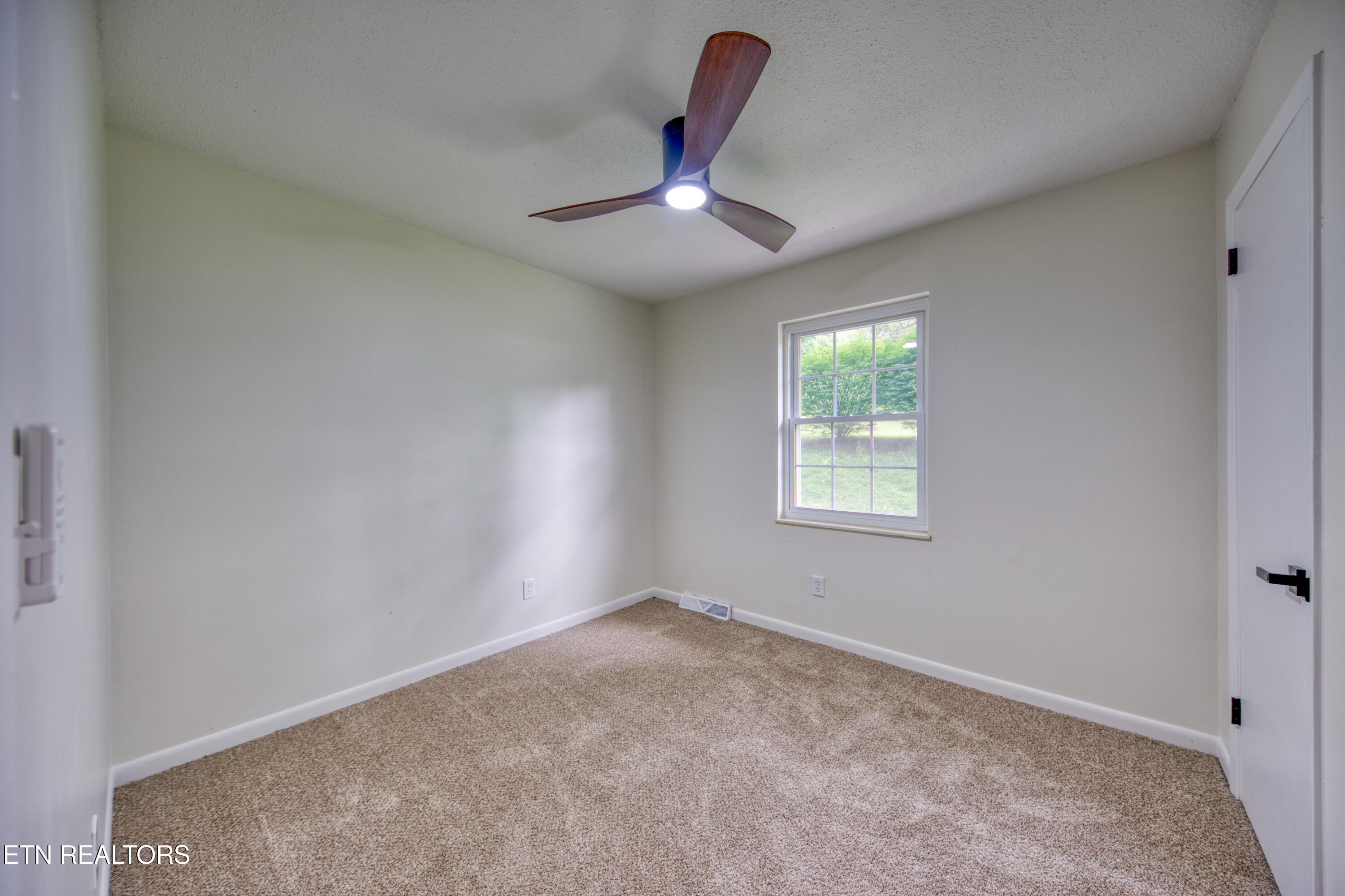 355 Walnut Valley Road Clinton, TN 37716 - Photo 10 of 24 0H3A7327_10