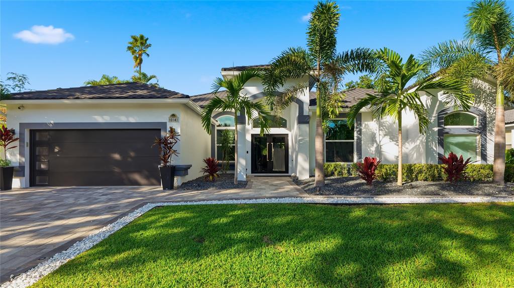 a view of outdoor space yard and porch