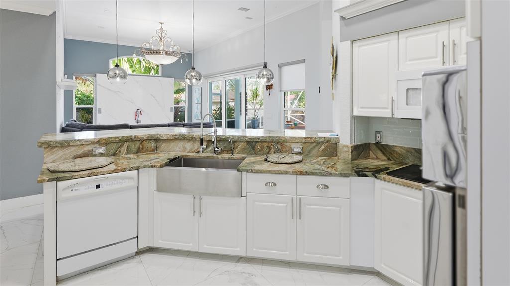 10141 Umberland Place Boca Raton, FL 33428 - Photo 11 of 28 a bathroom with a sink and a mirror