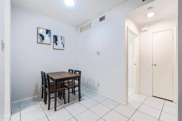 a view of a livingroom with furniture