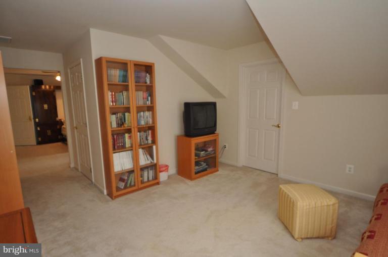 12513 Ridgegate Drive Herndon, VA 20170 - Photo 17 of 30 Sitting Room