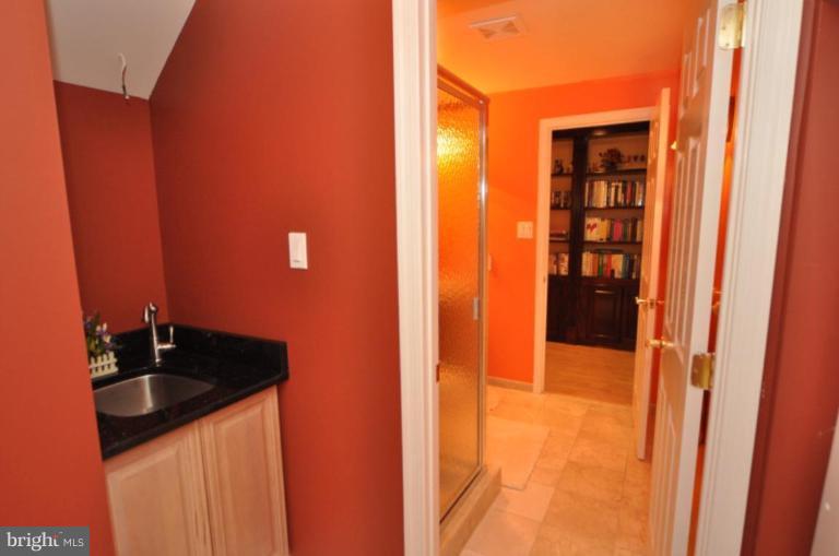 12513 Ridgegate Drive Herndon, VA 20170 - Photo 27 of 30 Wet Bar