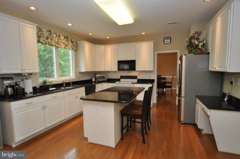 12513 Ridgegate Drive Herndon, VA 20170 - Photo 4 of 30 Kitchen