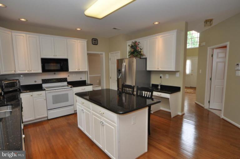 12513 Ridgegate Drive Herndon, VA 20170 - Photo 6 of 30 Kitchen #3