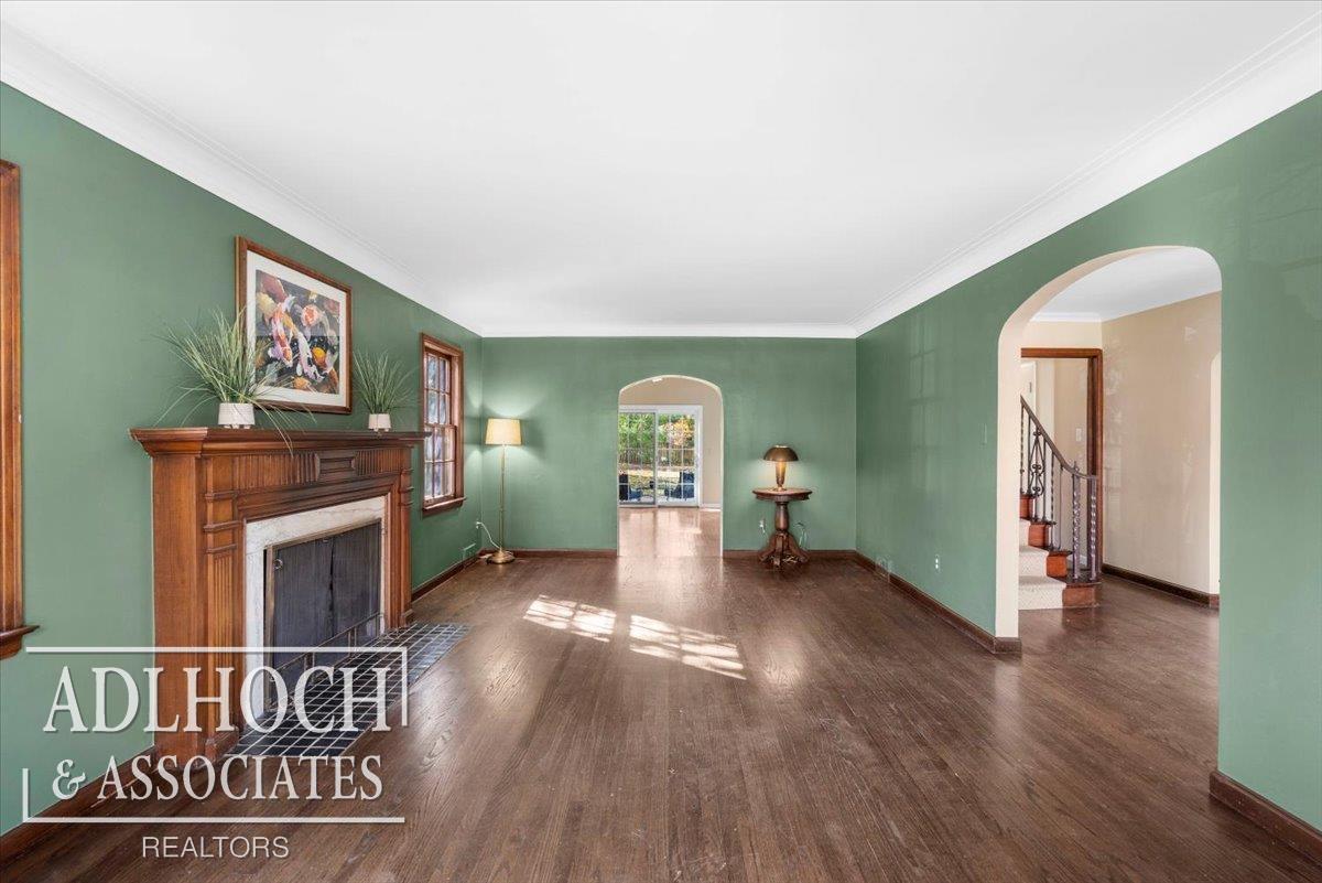 827 Fisher Road Grosse Pointe, MI 48230 - Photo 18 of 53 50193483-ed6c13eb-79b4-41f4-88ea-d743578ee095.JPG