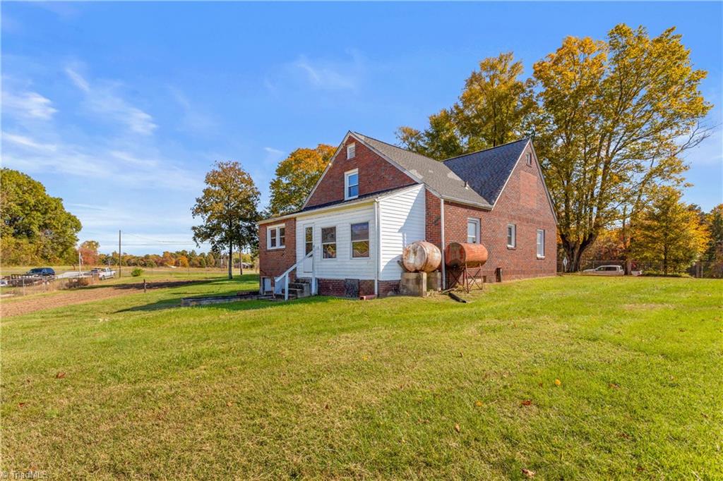 1314 Craver Road Lexington, NC 27295 - Photo 5 of 35 Gallery Image 5