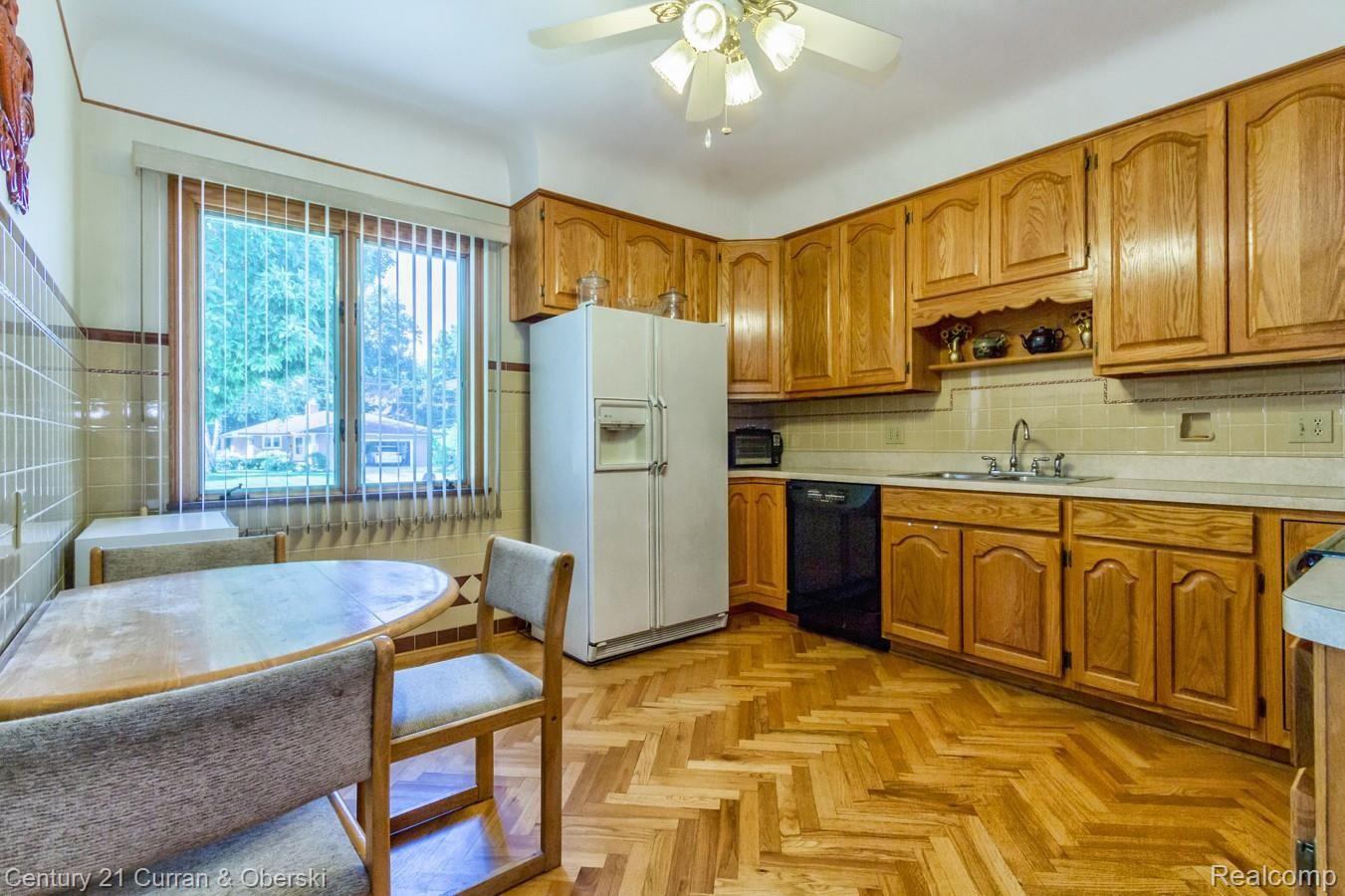 9438 Allen Road Allen Park, MI 48101 - Photo 9 of 28 09.jpg
