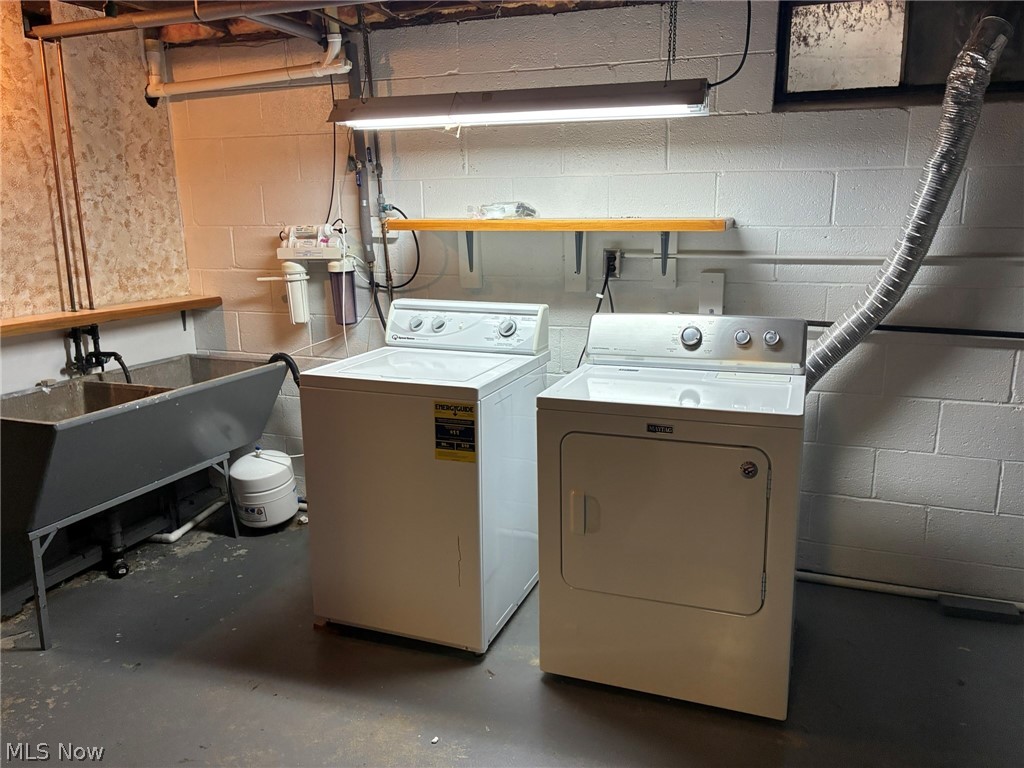 5040 2nd Street Northwest Canton, OH 44708 - Photo 29 of 45 Washer and dryer included