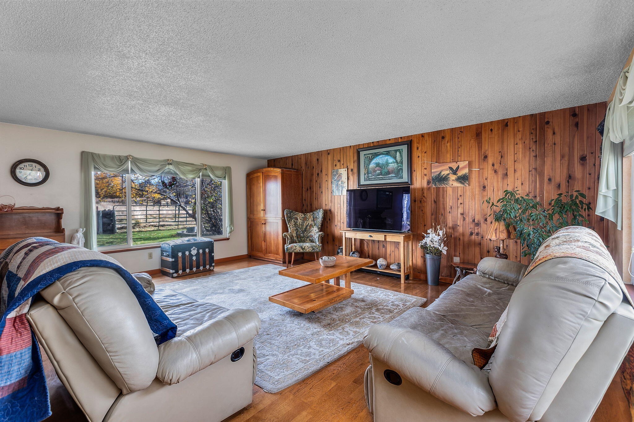 1925 Northwest 53rd Street Redmond, OR 97756 - Photo 10 of 42 2024_11_14_1925_nw_53rd_st_rdm-6