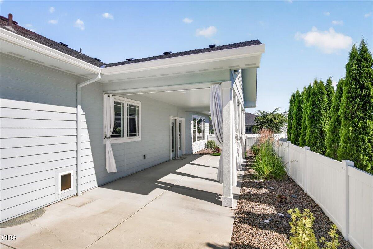 1618 River Run Street Central Point, OR 97502 - Photo 33 of 36