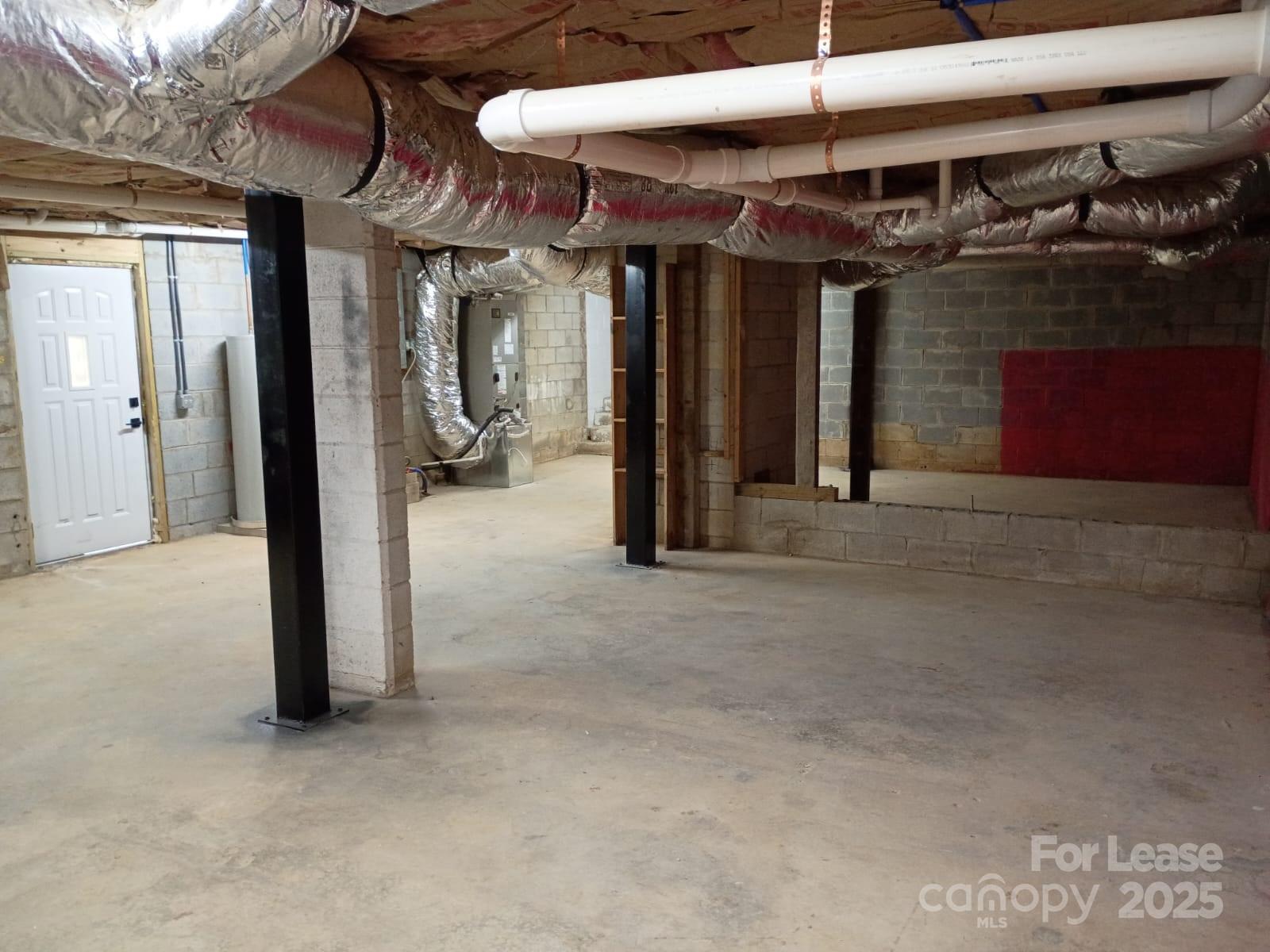 1175 Kilpatrick Road Hendersonville, NC 28739 - Photo 7 of 34 a view of a porch