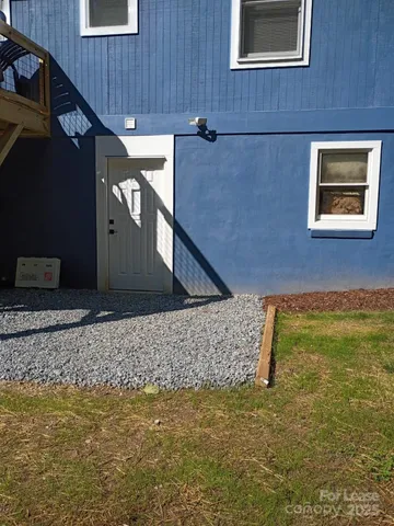 a view of entryway with workspace