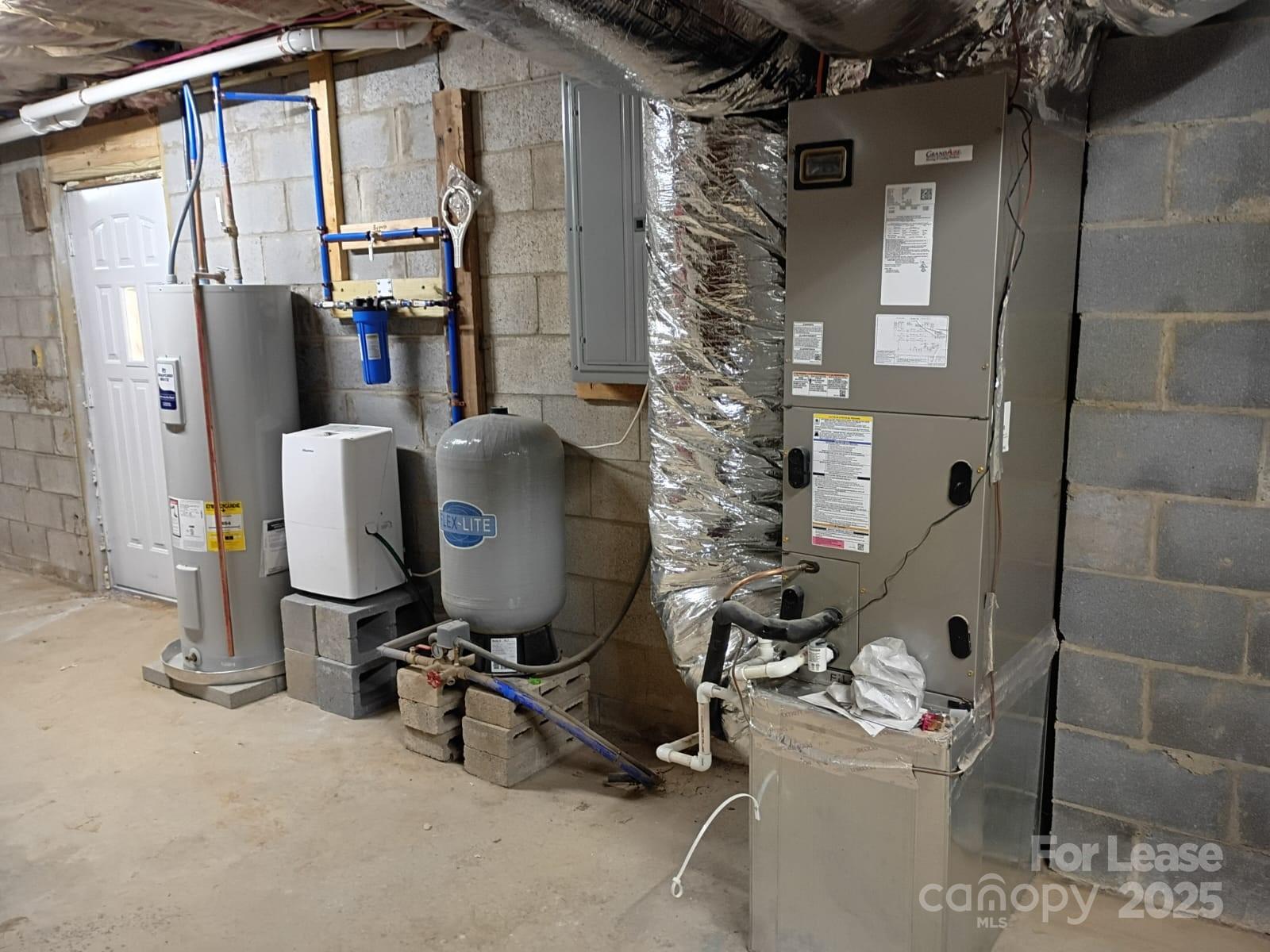 1175 Kilpatrick Road Hendersonville, NC 28739 - Photo 10 of 34 a view of entryway with workspace