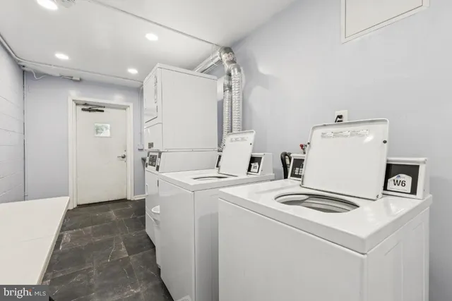 $1,950 | 6437 Richmond Highway, Unit 203, Alexandria, VA 22306