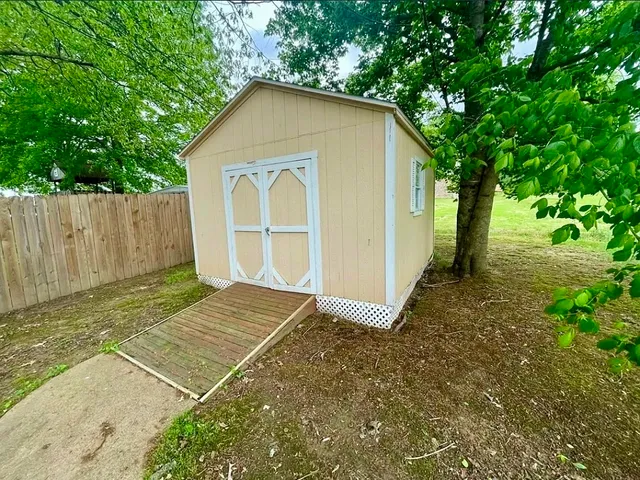 $302,000 | 208 Greenwood Drive, Paris, TN 38242