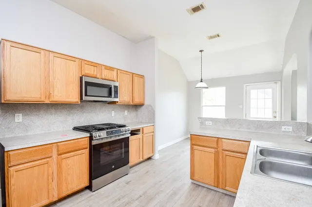 $2,300 | 18835 Appletree Ridge Road, Houston, TX 77084