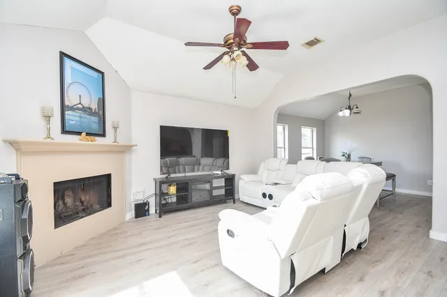 $2,300 | 18835 Appletree Ridge Road, Houston, TX 77084