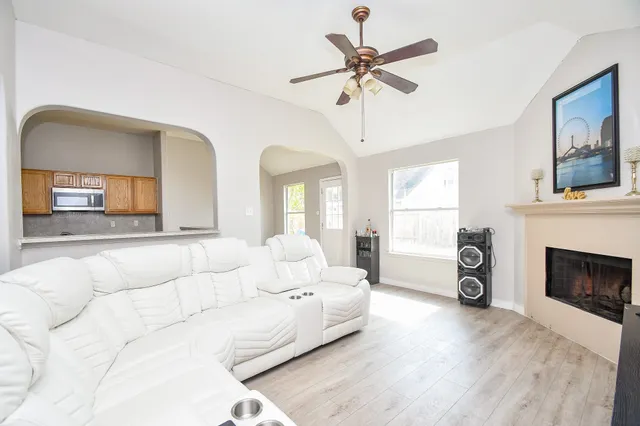 $2,300 | 18835 Appletree Ridge Road, Houston, TX 77084