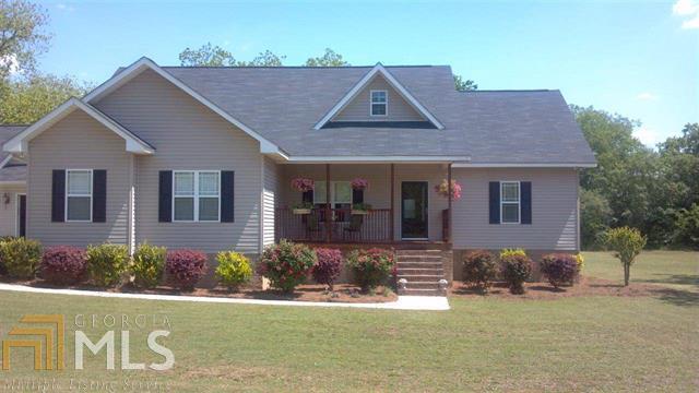 181 Racetrack Drive Cochran, GA 31014 - Photo 1 of 1 a front view of a house with a yard