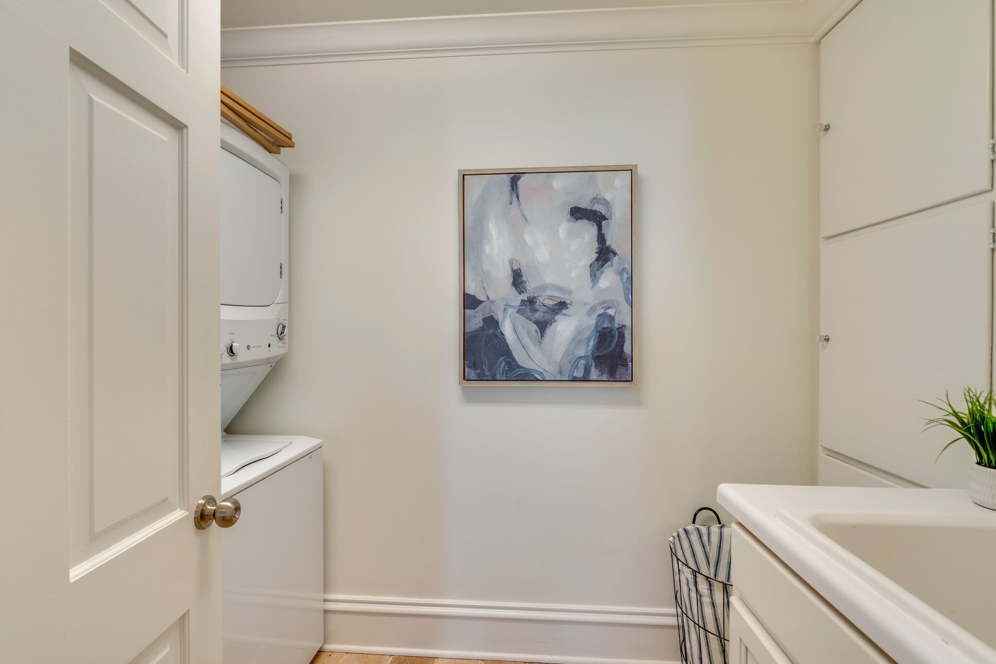 411 Page Road Nashville, TN 37205 - Photo 17 of 53 a bathroom with a bathtub and a sink