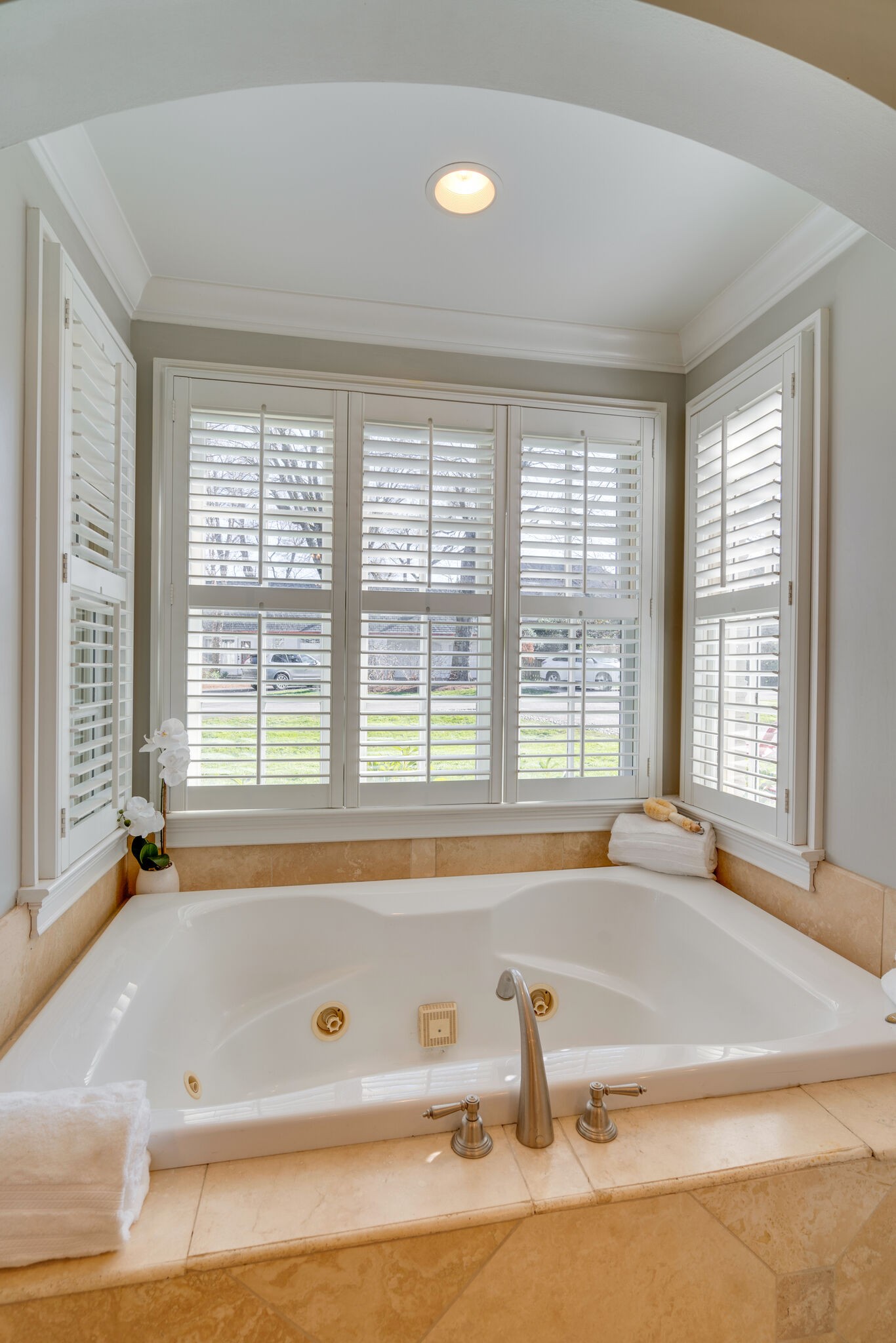 411 Page Road Nashville, TN 37205 - Photo 24 of 53 a bathroom with bathtub and window