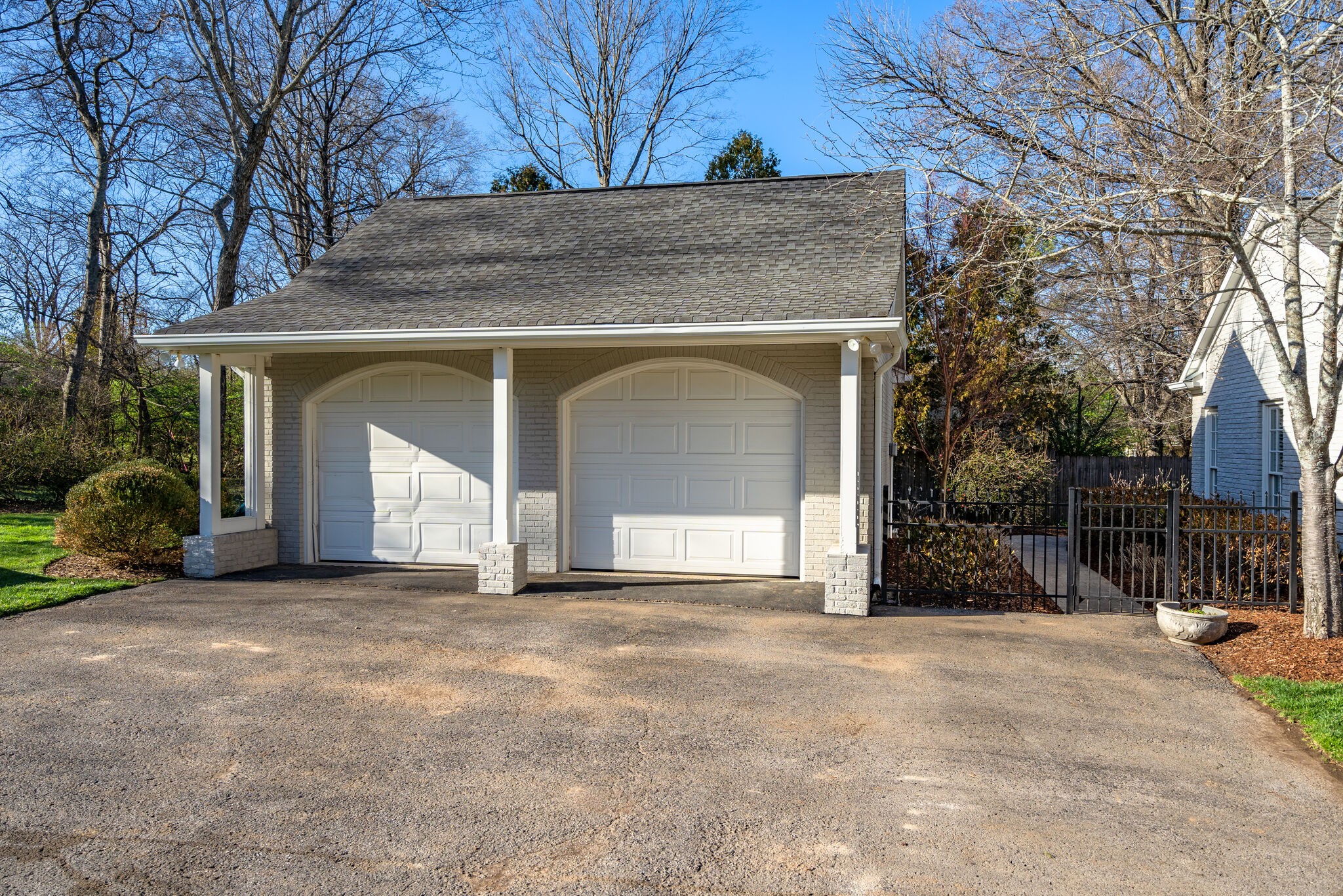 411 Page Road Nashville, TN 37205 - Photo 38 of 53 a view of a house with a outdoor space