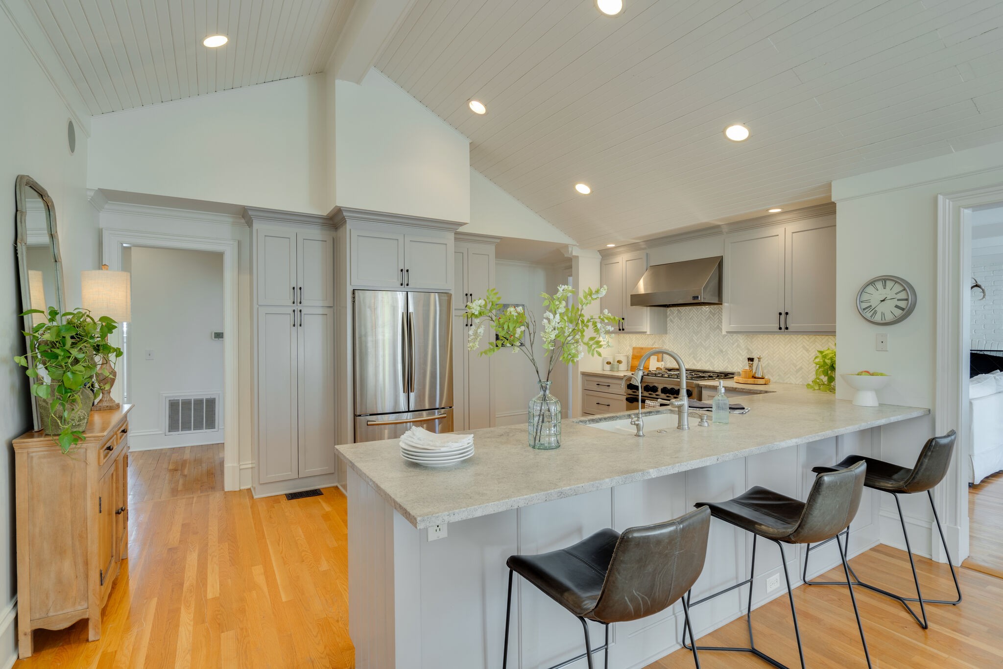 411 Page Road Nashville, TN 37205 - Photo 8 of 53 a kitchen with sink and refrigerator