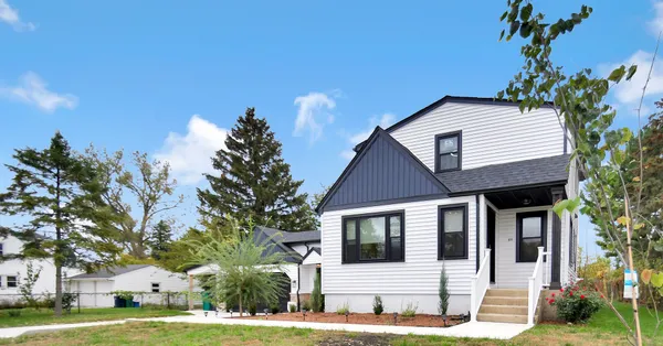 $3,850 | 635 East Prairie Avenue, Lombard, IL 60148