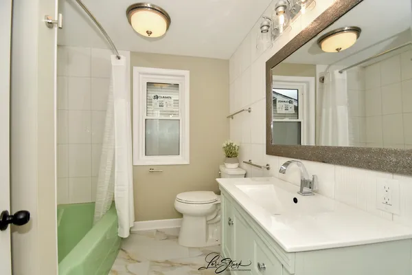 $3,850 | 635 East Prairie Avenue, Lombard, IL 60148