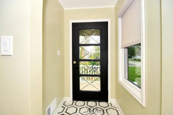 $3,850 | 635 East Prairie Avenue, Lombard, IL 60148