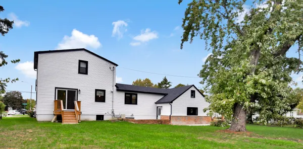 $3,850 | 635 East Prairie Avenue, Lombard, IL 60148