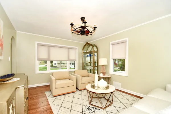 $3,850 | 635 East Prairie Avenue, Lombard, IL 60148