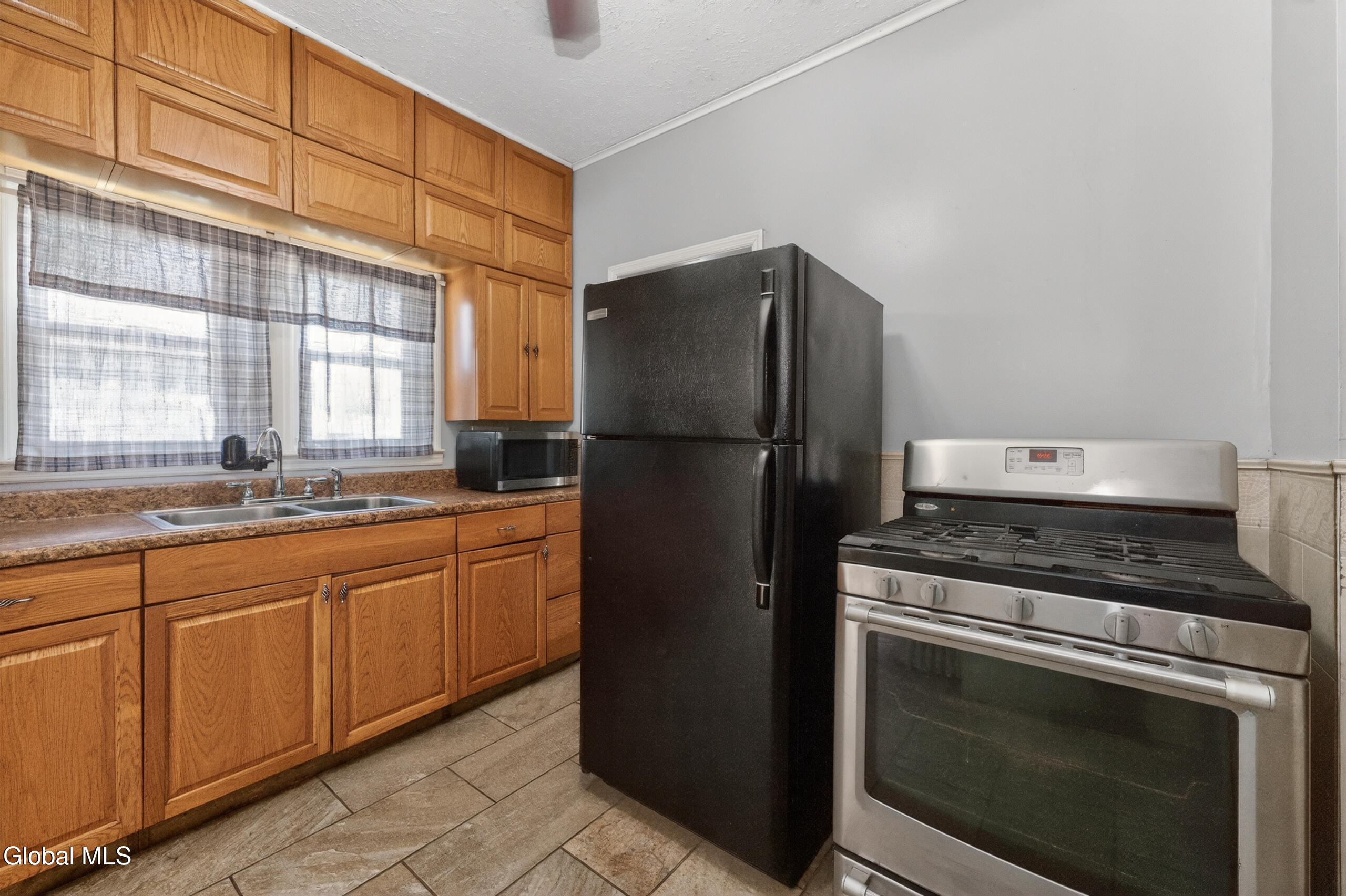 15 Vly Road Colonie, NY 12205 - Photo 9 of 23 2 Kitchen 2