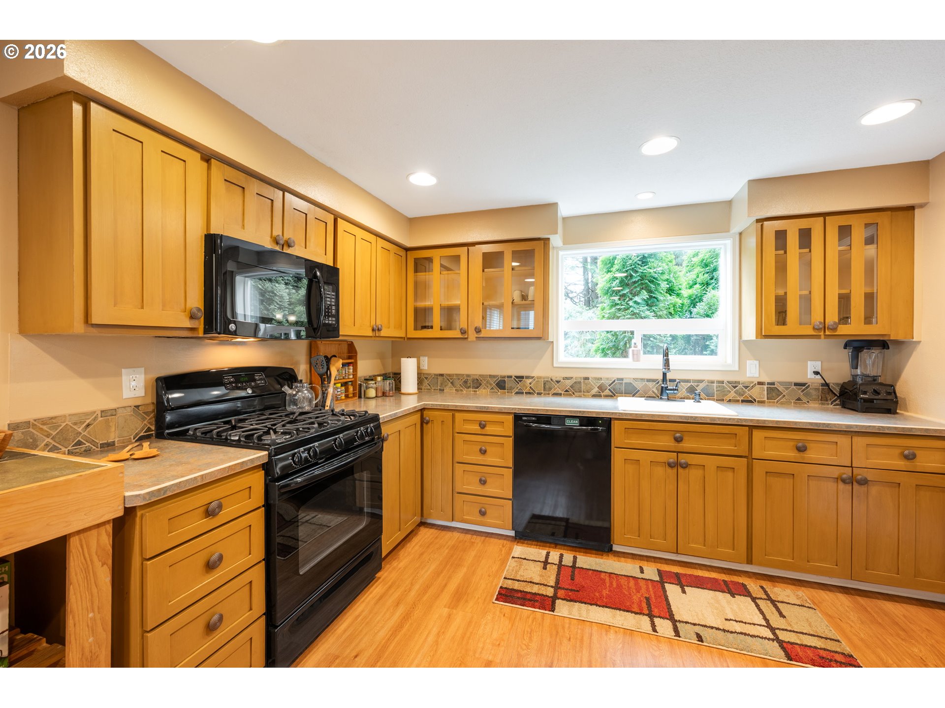 3008 Southwest Wilbard Street Portland, OR 97219 - Photo 7 of 48