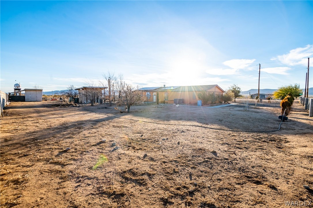 4496 Cowlic Road Golden Valley, AZ 86413 - Photo 39 of 50 a view of a yard