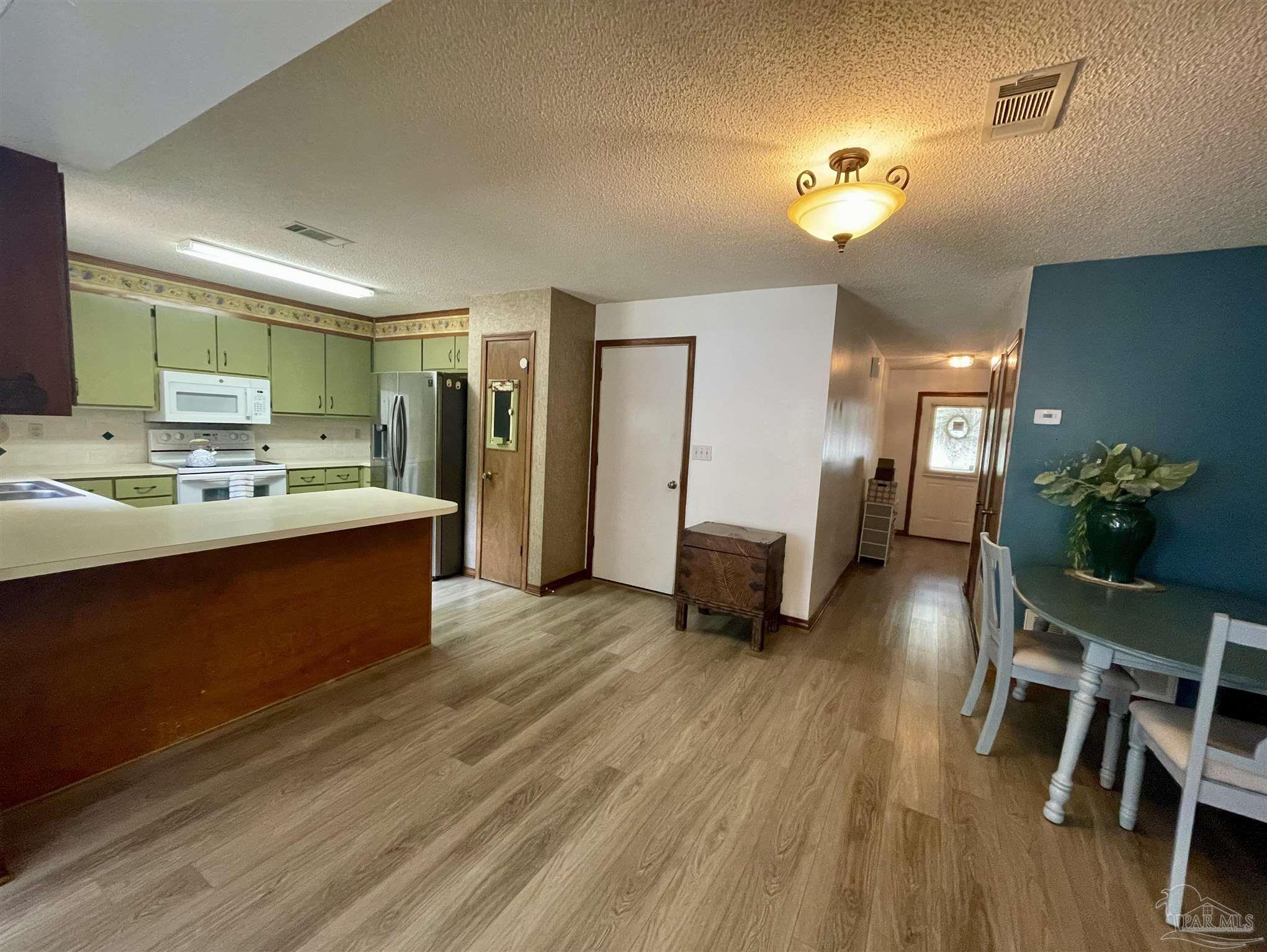 5500 Cox Road Milton, FL 32583 - Photo 5 of 21 Gallery Image 5