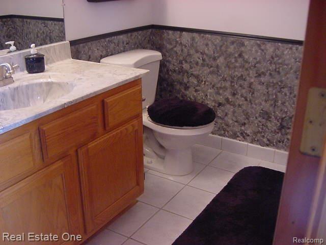 1016 River Mist Drive Rochester, MI 48307 - Photo 10 of 25 Half Bath