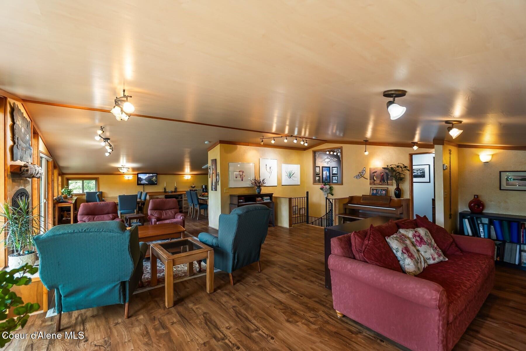 446 Hummingbird Drive Sandpoint, ID 83864 - Photo 41 of 95 Living Room
