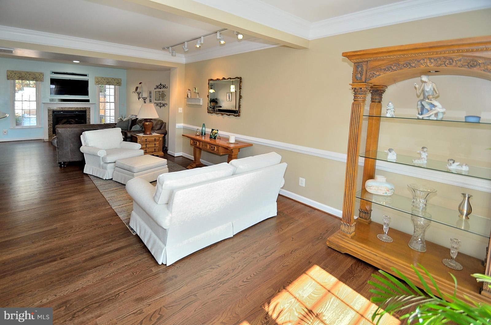 386 Myrtle Place Occoquan, VA 22125 - Photo 2 of 30 Sun-Filled Living Rm w/Hardwoods!