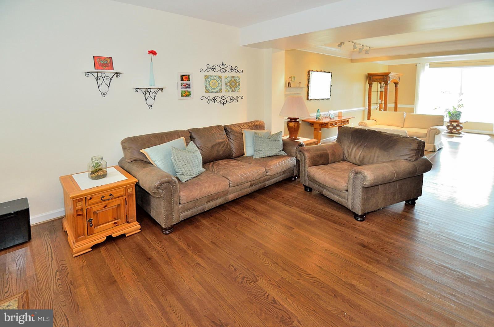 386 Myrtle Place Occoquan, VA 22125 - Photo 11 of 30 Family Room just off Kitchen!