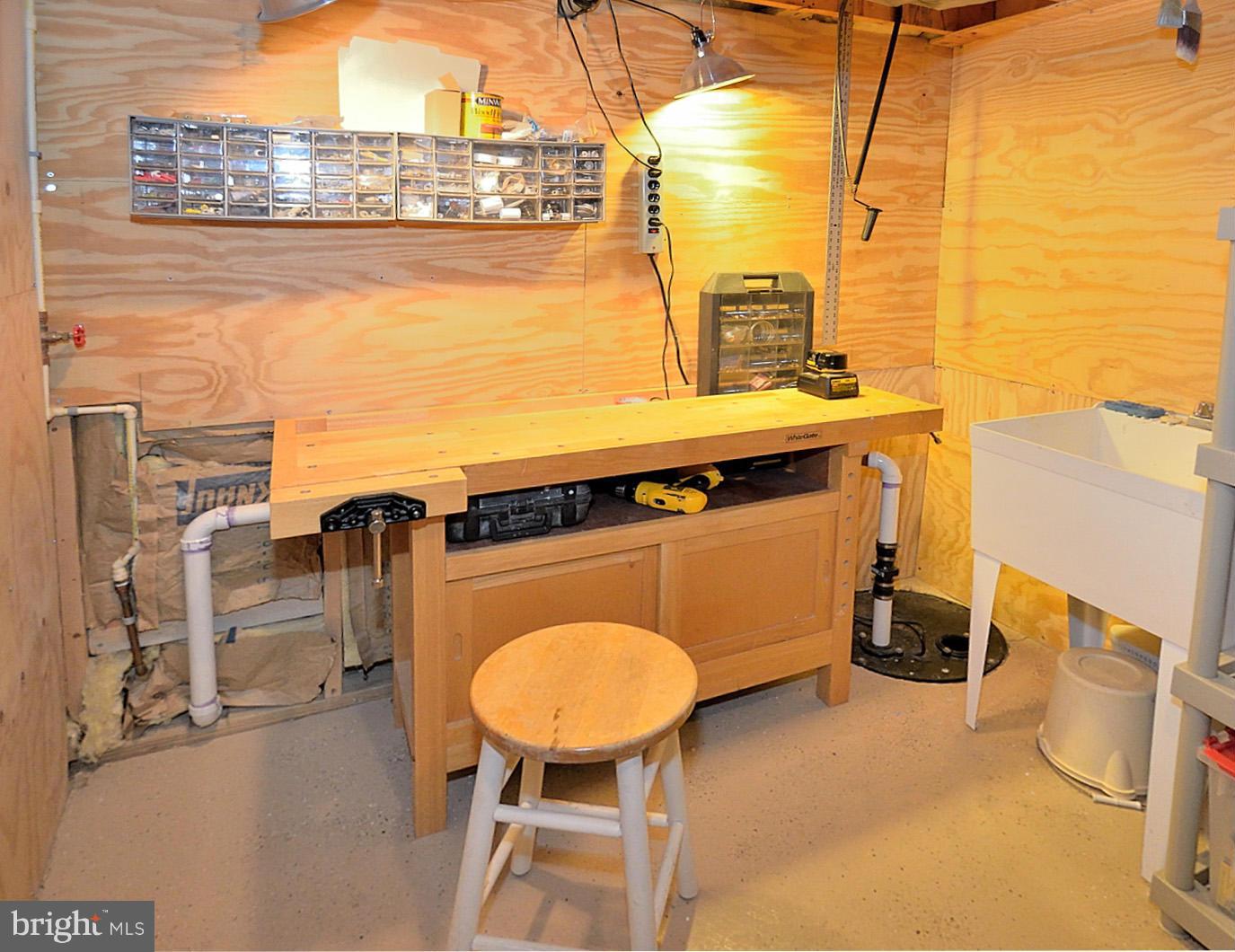 386 Myrtle Place Occoquan, VA 22125 - Photo 27 of 30 Basement Workshop!